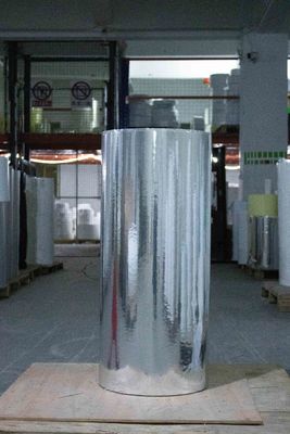 Lastik Kauçuk Yapıştırıcı Hafif Gümüş BOPP Jumbo Roll Etiketi 75μ Yüz Kalınlığı Gümüş