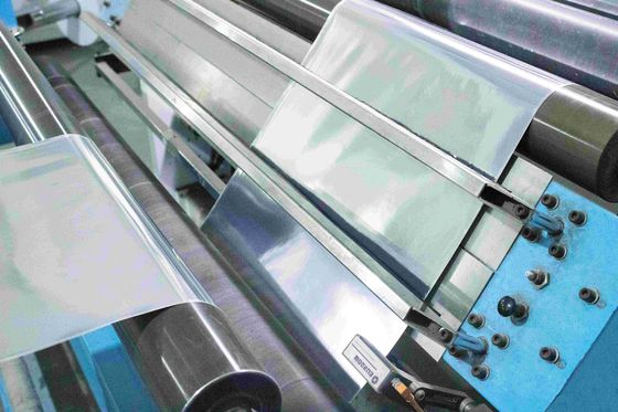 Lastik Kauçuk Yapıştırıcı Hafif Gümüş BOPP Jumbo Roll Etiketi 75μ Yüz Kalınlığı Gümüş