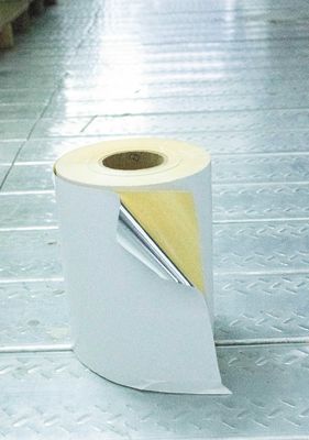 Güçlü yapışkan, açık çıkartma rulo, kendi kendine yapışkan gümüş etiket kağıdı.