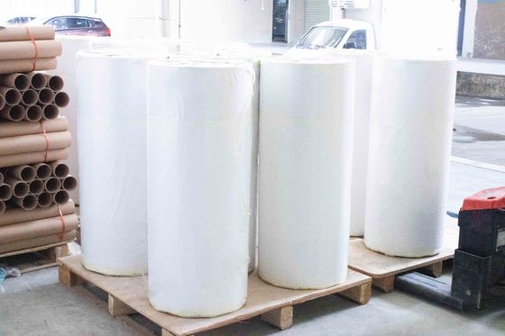 Akrilik yapıştırıcı BOPP Yapıştırıcı Jumbo Roll Kağıt 30μ Yüz Kalınlığı