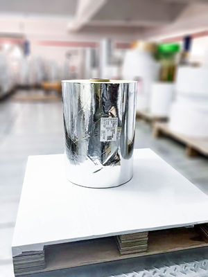 İyi bir fiyat. Ekstra yapışkan hafif Gümüş BOPP Yapışkan Jumbo Roll Etiketi SGS sertifikalı çevrimiçi