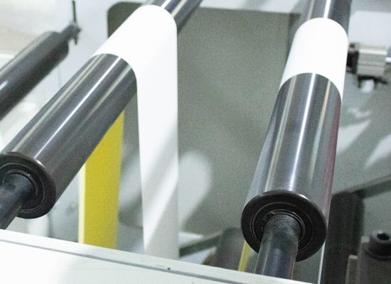 İyi bir fiyat. Parlak Kağıt Jumbo Yazdırma Kağıt Rulo Sıcak Erimiş yapıştırıcı Normal Yapışkan çevrimiçi