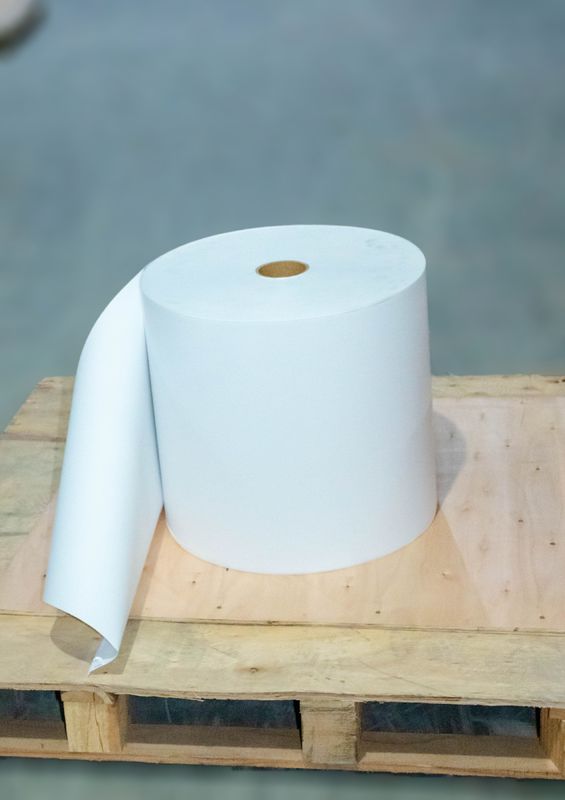 Çizik Dirençli Termal Kağıt Jumbo Roll Yüksek Viskozitesi Stong Yapışkan Sırt Tipi