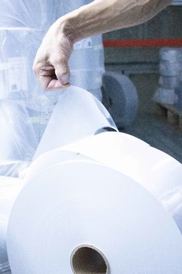 İyi bir fiyat. İnci film kendi kendine yapışkan çıkartma kağıt rulo çevrimiçi