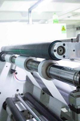 İyi bir fiyat. Kullanıma dayanıklı PE kaplı kağıt ruloları 200u Yüzey kalınlığı Akrilik yapıştırıcı türü çevrimiçi